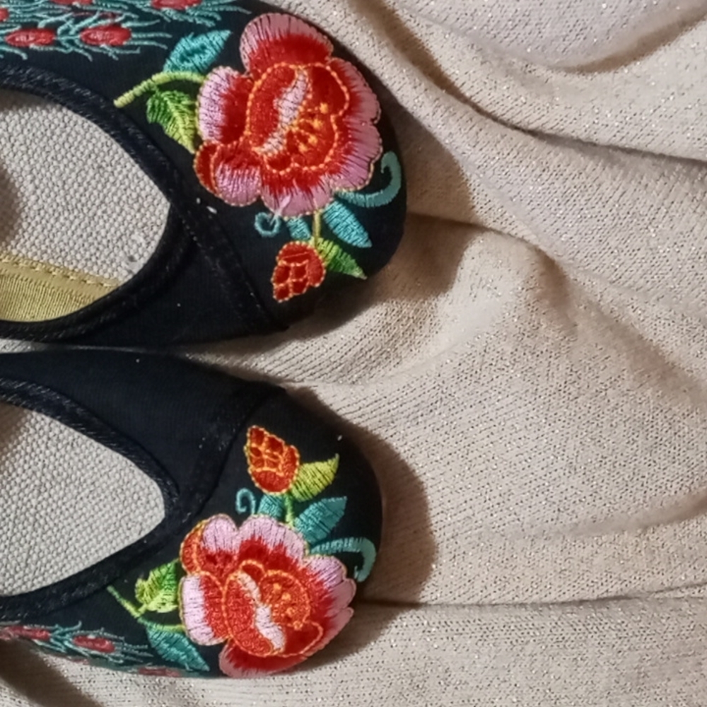 Sandals - Picture 2 of 6